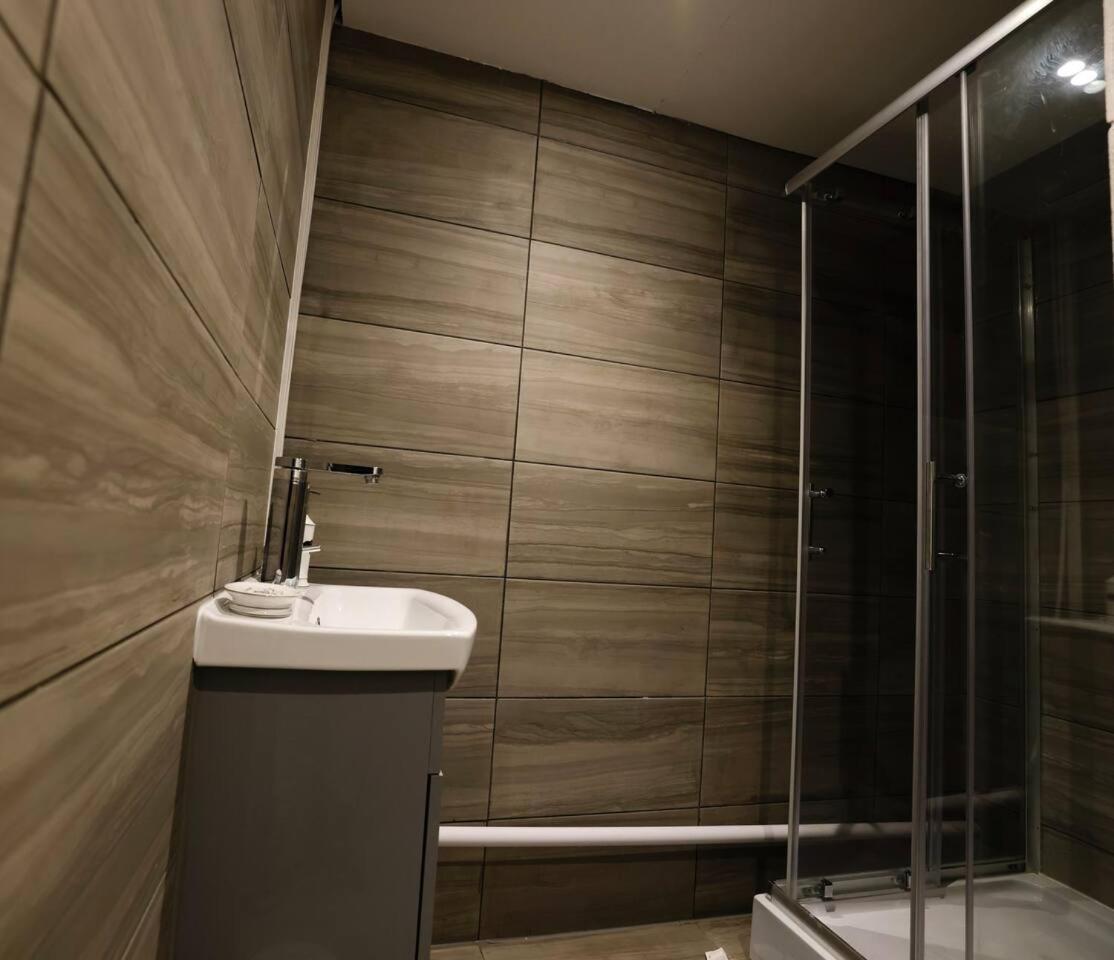 3 Bedroomflat-Free Parking-Wifi-Parking-8People London Exteriör bild